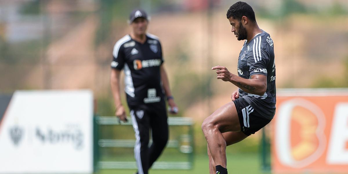 Hulk faz gol de cavadinha no treino (Pedro Souza / Atlético)