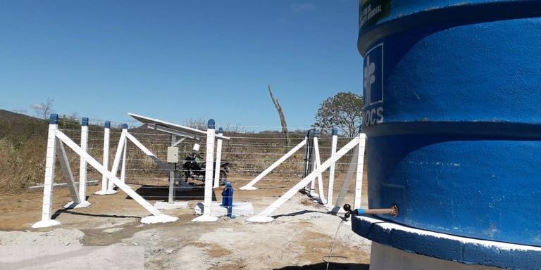 Painéis de energia solar e placas fotovoltaicas fazem funcionar as bombas e sistemas (reprodução / Departamento Nacional de Obras Contra as Secas)