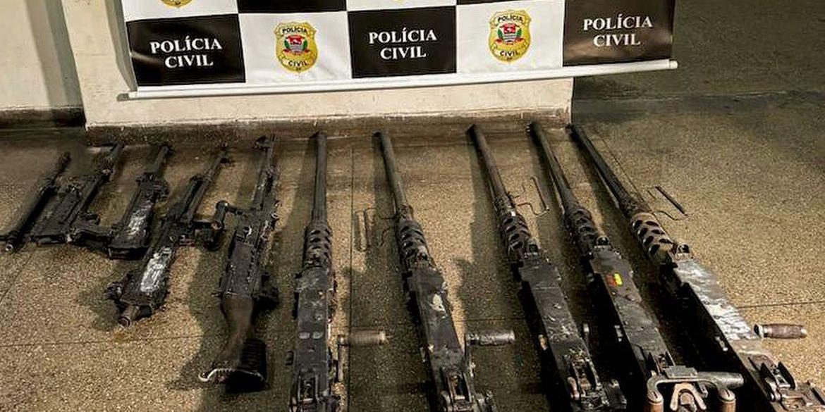 Do total dos 21 armamentos de guerra que foram furtados, 17 foram recuperados, e as forças de segurança ainda buscam quatro (Instagram / governador Tarcísio de Freitas)