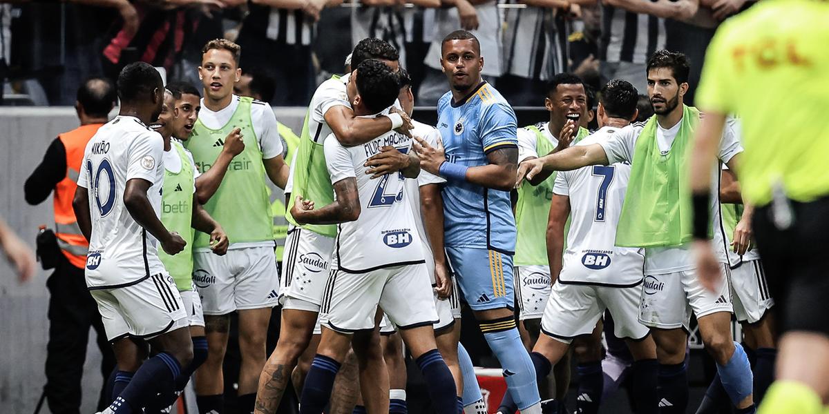 Galo faz contra e Cruzeiro vence o primeiro clássico na Arena MRV - Placar  - O futebol sem barreiras para você