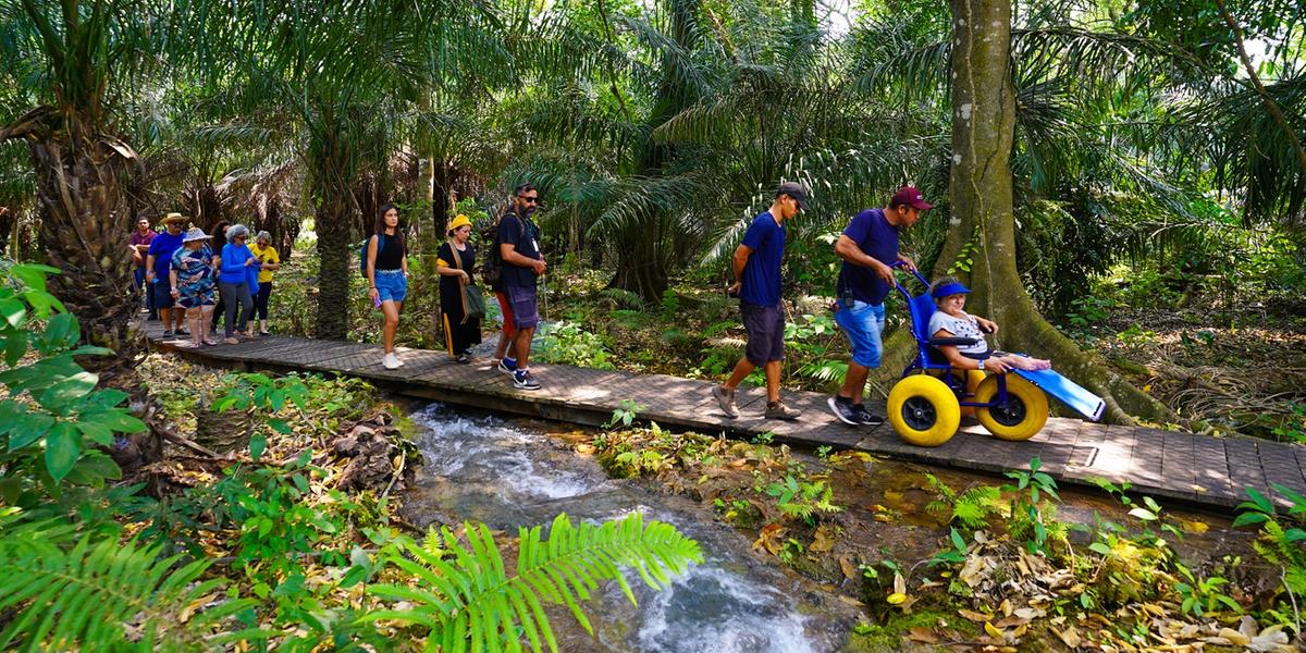 O programa Turismo Acessível tem como objetivo realizar a promoção da acessibilidade e da inclusão das pessoas com deficiência, com dificuldades de locomoção e idosas em todo o estado (Nascente Azul / divulgação)