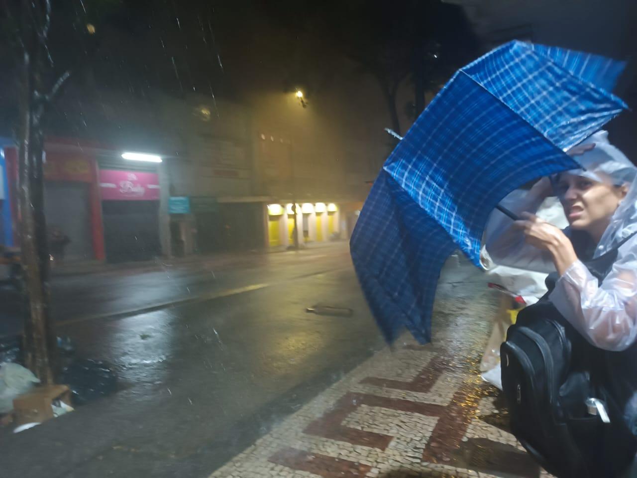 BH Tem Noite De Chuva Intensa Em Várias Regiões; Temporal Deve ...