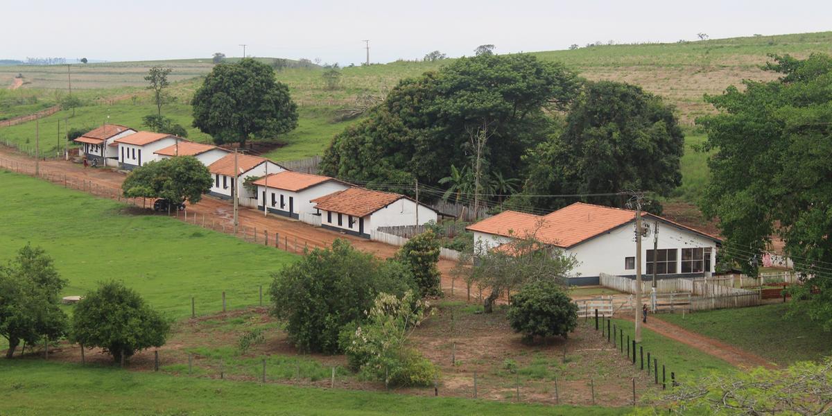 Fazenda Santa Júlia tem fácil acesso e fica a menos de 9 quilômetros da área central da cidade (Cláudio Lacerda Oliva)