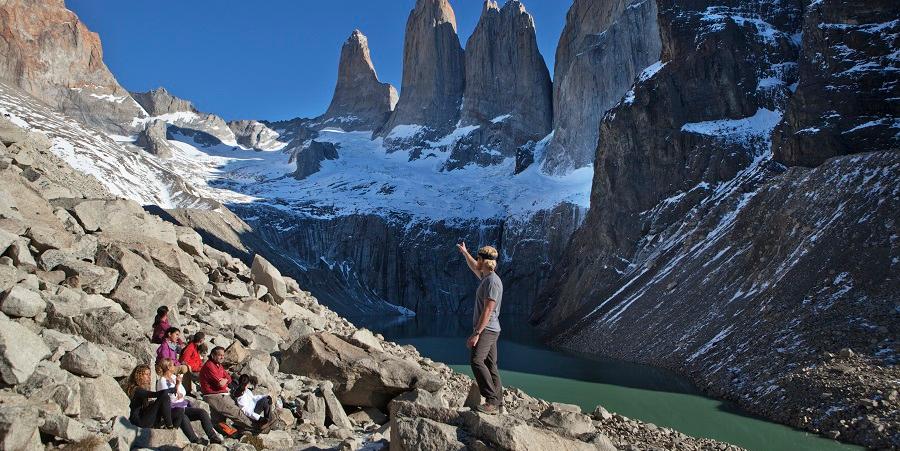 Entre as principais opções de passeios, destacam-se as trilhas pelo Parque Nacional Torres del Paine, o tour que explora geologia antiga no Lago Sarmiento, o trekking de dia inteiro ao longo do Paso de Agostino e a cavalgada com gaúchos locais na Estância Lazo (Patagônia / divulgação)