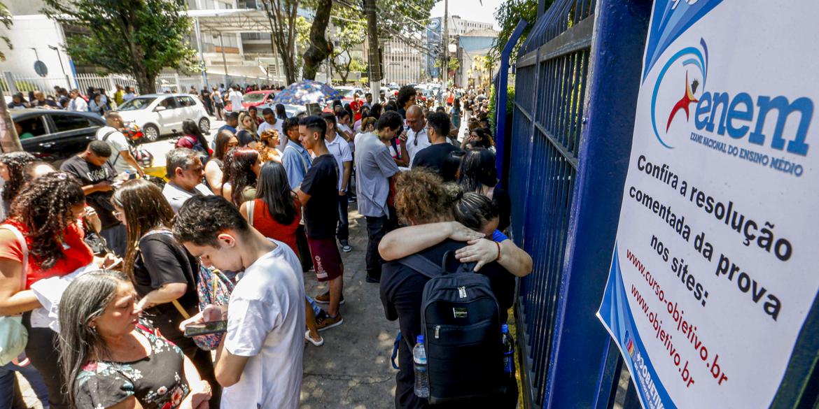 Estudantes dizem que a avaliação teve menos gráficos e tirinhas (Paulo Pinto/Agência Brasil)