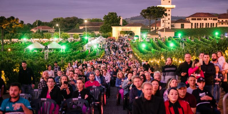 Diversas vinícolas da cidade participarão, instaladas em barraquinhas nas proximidades da área de apresentação, oferecendo vinhos, espumantes e sucos (Natana Fontes)