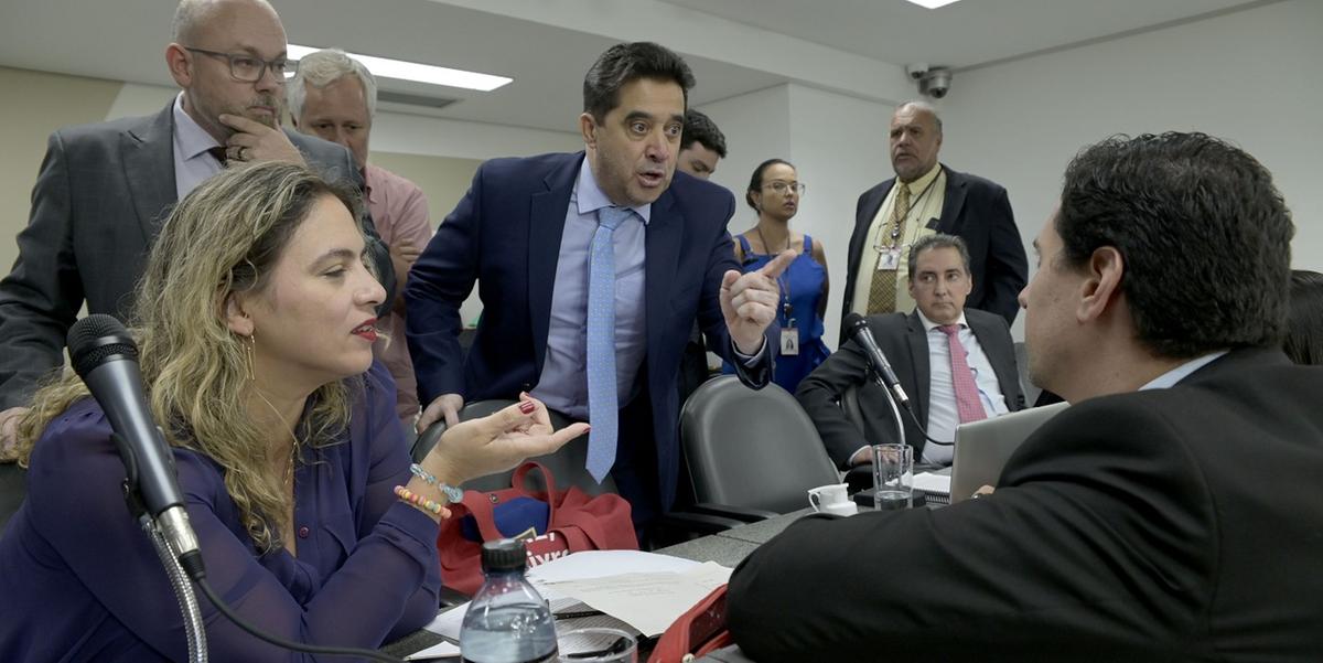 Durante a reunião os parlamentares travaram intensos debates sobre pontos do projeto que autoriza adesão do Estado ao RRF (Sarah Torres / divulgação ALMG)