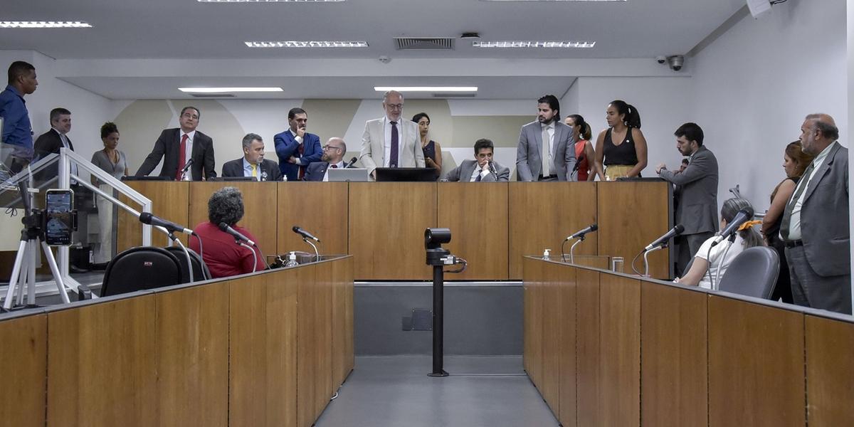 Entre os integrantes da comissão, quatro votaram a favor do parecer e contra as propostas de emendas (Willian Dias / ALMG)