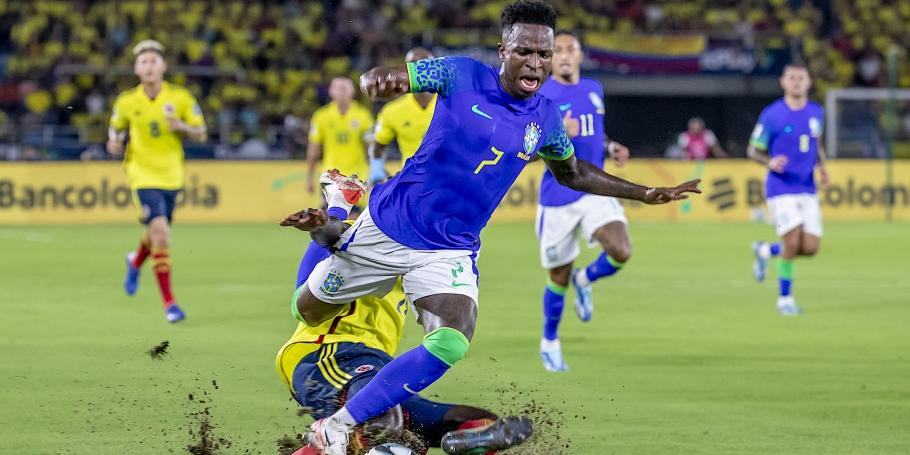 Vini Jr. sentiu dores na metade do primeiro tempo contra a Colômbia e foi substituído (Staff Images/CBF)