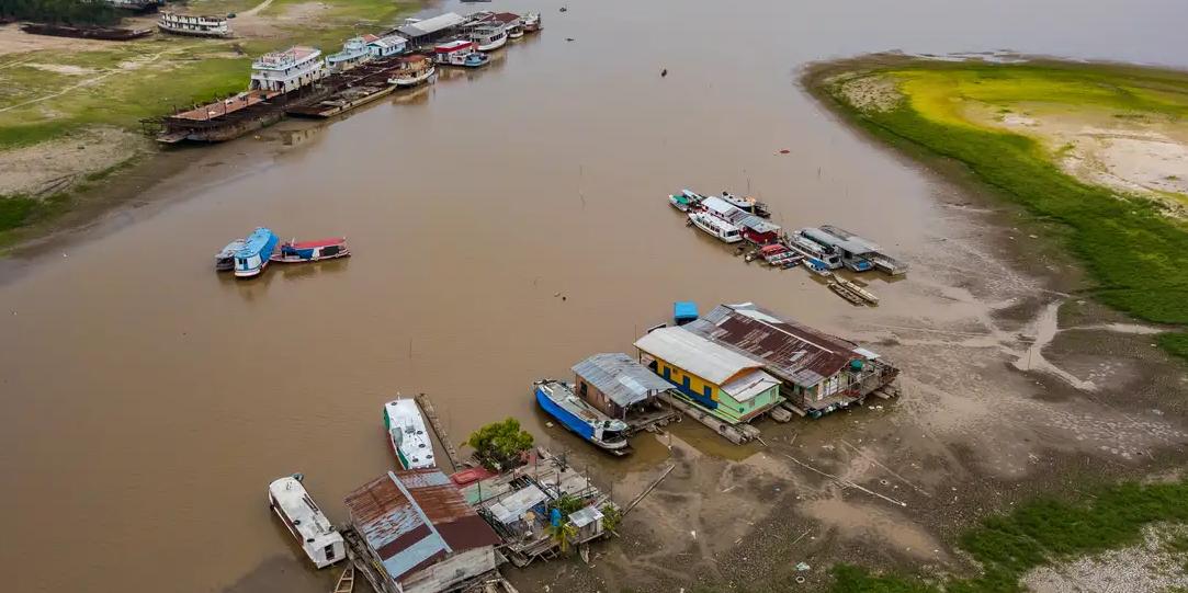 Previsão do Instituto Nacional de Meteorologia (Inmet) é que as chuvas se estendam até o final de semana na capital amazonense (Rafa Neddermeyer / Agência Brasil)