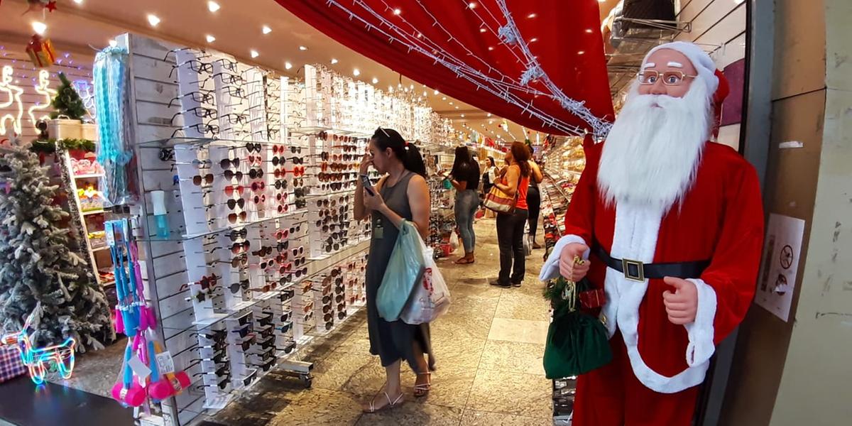 Papai Noel promete ser mais 'gordo' este ano (Maurício Vieira / Hoje em Dia)