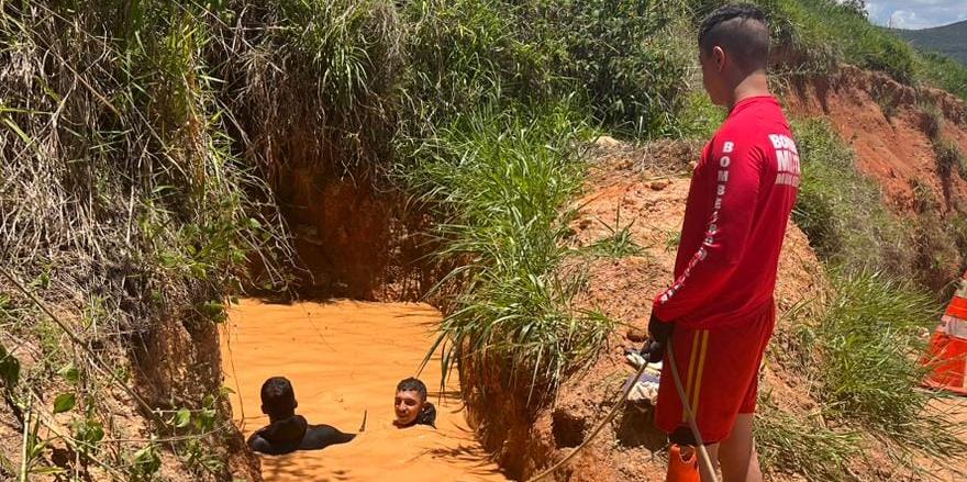 Bombeiros mergulhadores de Alfenas iniciaram as buscas e conseguiram localizar o corpo do jovem a uma profundidade de aproximadamente cinco metros (Divulgação / CBMMG)