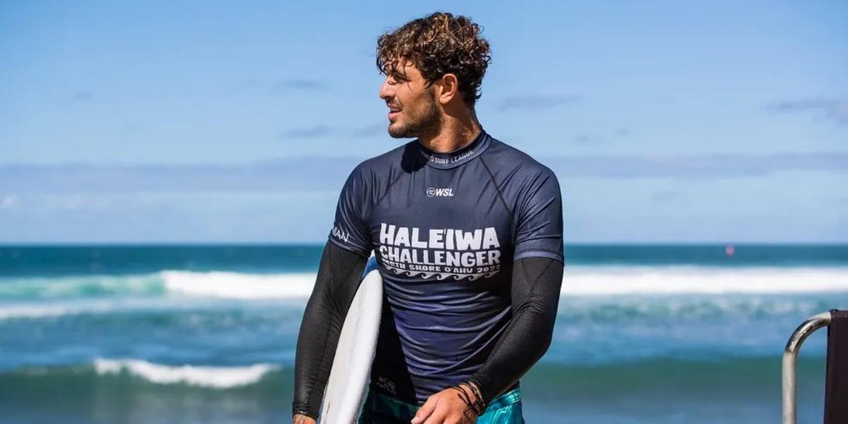 Surfista ficou inconsciente após sofrer queda de uma onda (Tony Heff / @WSL)