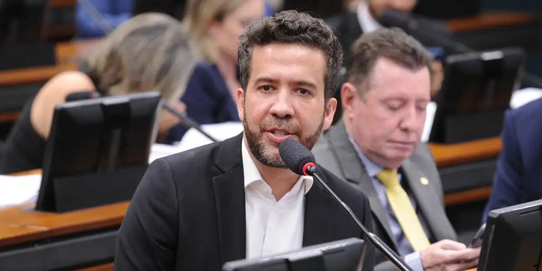 Janones é acusado pelo PL de ter quebrado o decoro parlamentar por, supostamente, ter realizado a prática de rachadinha (Renato Araújo / Câmara dos Deputados)