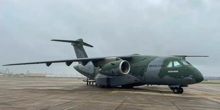 A aeronave KC-390 Millennium transporta para Gaza 11 toneladas de alimentos para atender populações em situação de emergência pública (FAB/Divulgação)