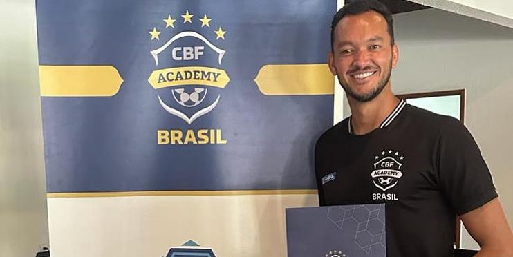 Réver conclui curso na CBF Academy (Reprodução / Instagram Réver)