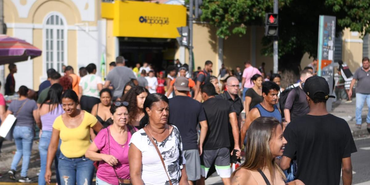 Jornada de trabalho no feriado deve ser de 8 horas, com mínimo de uma hora de intervalo (Maurício Vieira / Hoje em Dia)