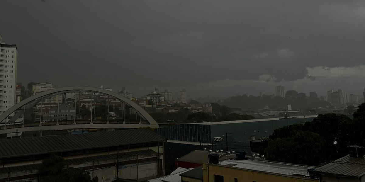 Fortes tempestades podem causar de alagamentos, inundações repentinas, enxurradas e, também, transbordamento de córregos (Joel Azevedo / Hoje em Dia)