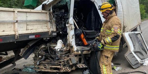 Bombeiros desencarceraram e retiraram em segurança a vítima presa (Divulgação / CBMMG)