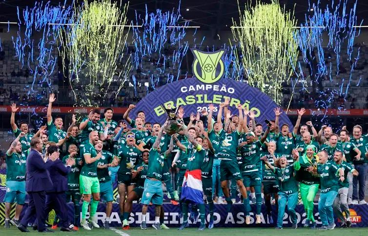 Palmeiras entrou para um seleto grupo de clubes que foram campeões nacionais sem liderarem um turno sequer (Cris Mattos /CBF)