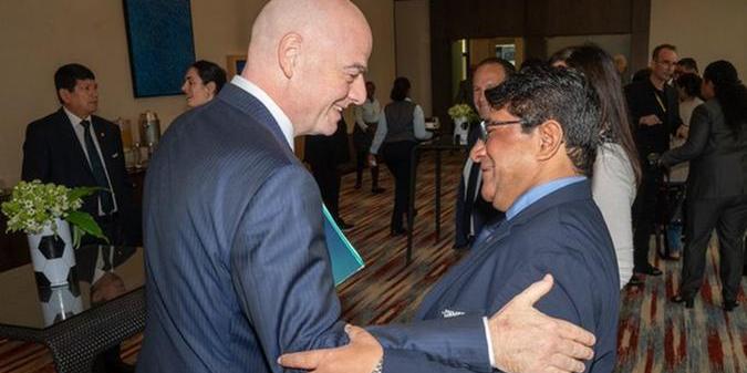 Gianni Infantino, presidente da Fifa, com Ednaldo Rodrigues, presidente da CBF (Pascal Bitz/FIFA)