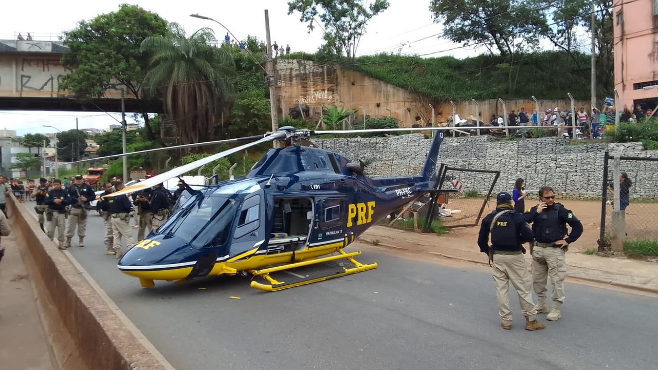 Helicóptero Da Prf Que Levava Vítima De Acidente Grave No Anel Rodoviário Faz Pouso Forçado 9930