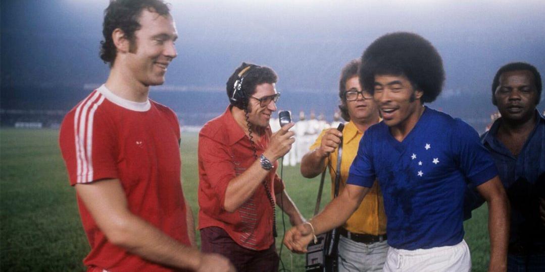 Beckenbauer liderou o time do Bayern na vitória contra o Cruzeiro em 1976 (Reprodução/ Twitter Cruzeiro)