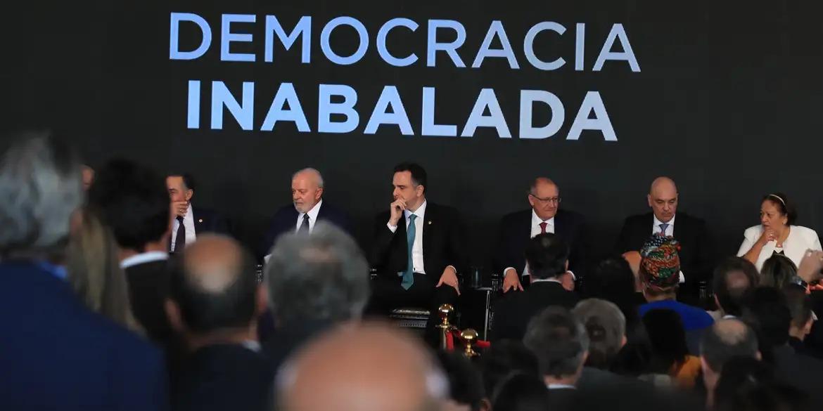 Ato Democracia Inabalada realizado no Salão Negro do Congresso Nacional (Lula Marques/Agência Brasil)