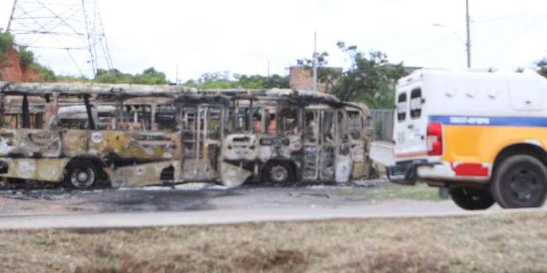 Polícia Militar realiza o patrulhamento da área após o incêndio (Maurício Vieira/Hoje em Dia)