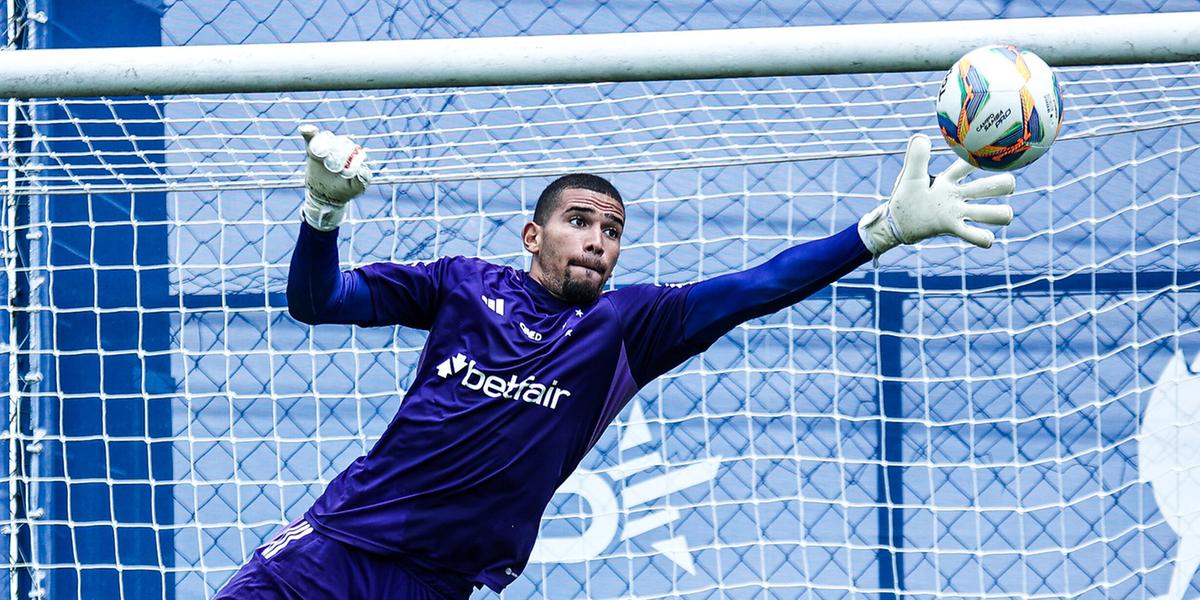 Léo Aragão concedeu entrevista coletiva nesta sexta-feira (12) (Gustavo Martins/ Cruzeiro)