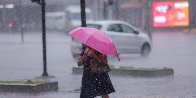 Segundo o Instituto Nacional de Meteorologia, áreas entre o leste de São Paulo, sul de Minas Gerais e centro-sul do Rio de Janeiro serão as mais atingidas (Fernando Michel/Hoje em Dia)