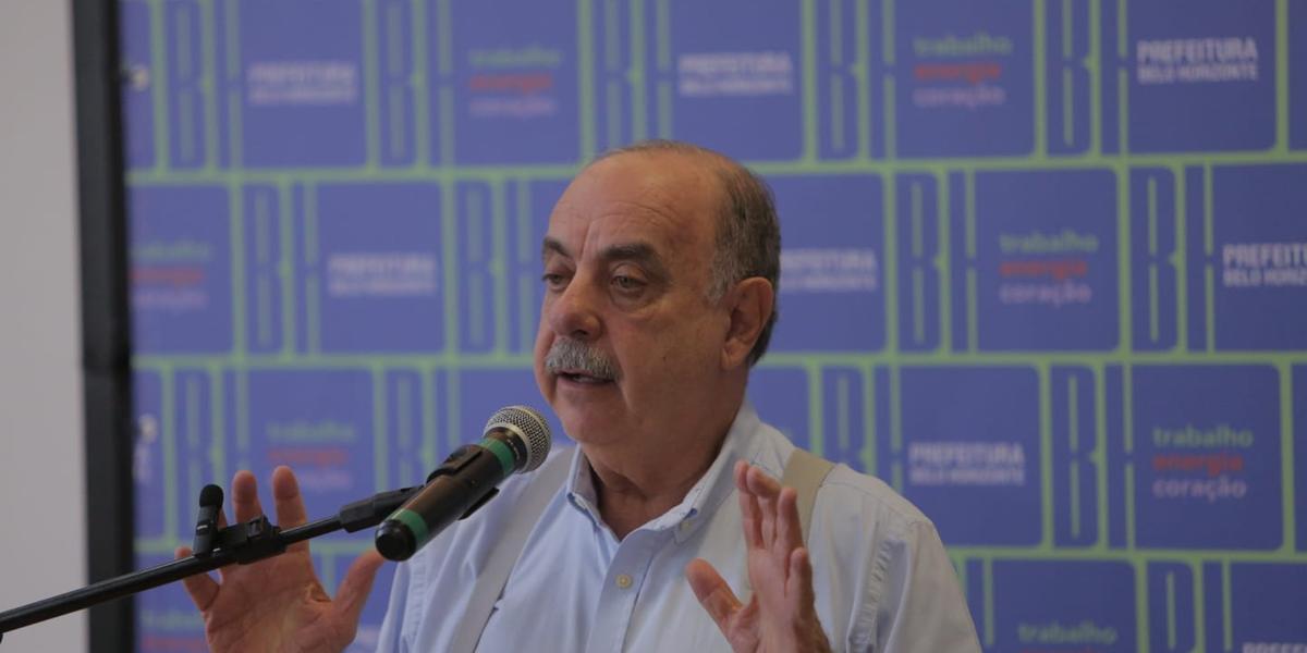 Prefeito concedeu entrevista coletiva na manhã desta quinta-feira (Fernando Michel/Hoje em Dia)