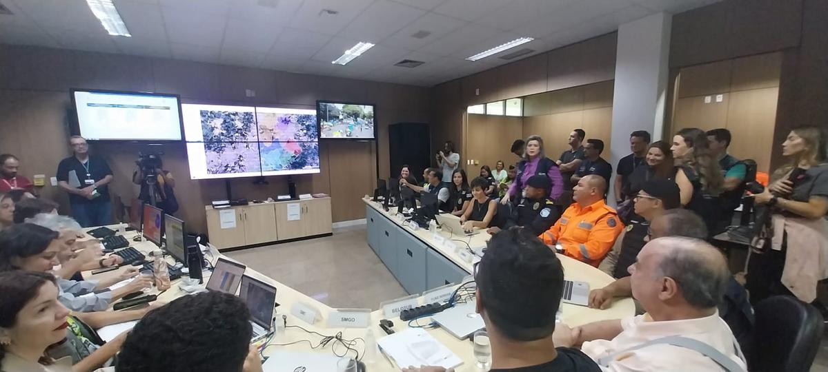 Prefeito Fuad Noman visitou o COP BH neste sábado (Fernando Michel / Hoje em Dia)