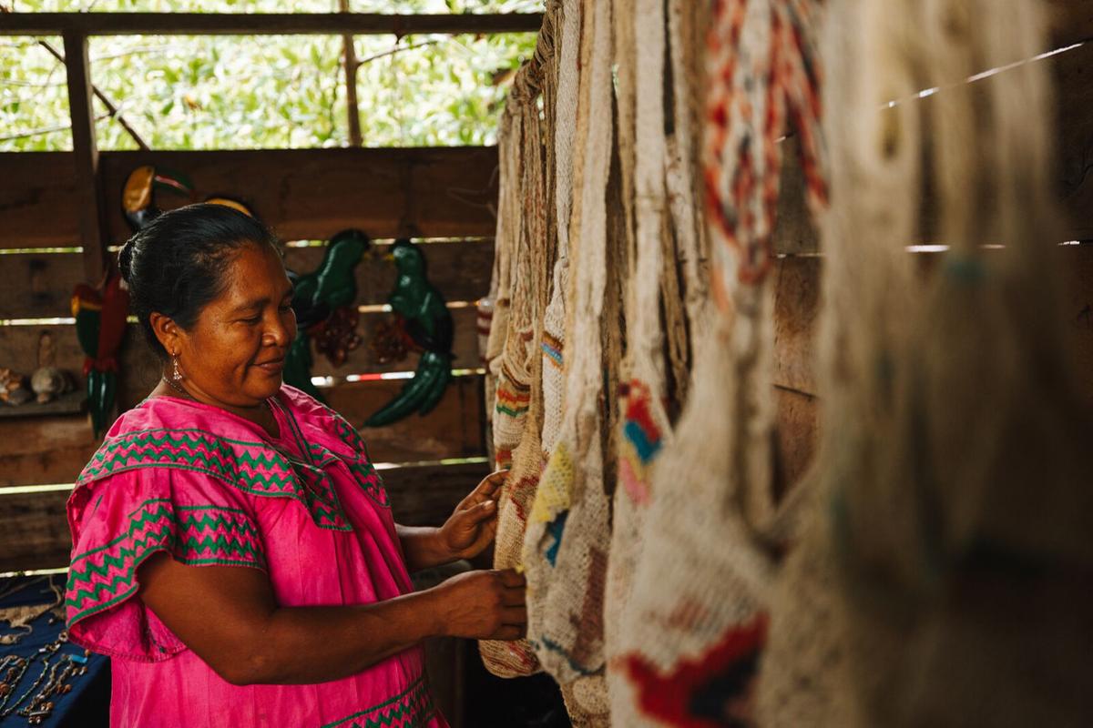 Turistas se encantam com o artesanato do Panamá (Promtur / divulgação)