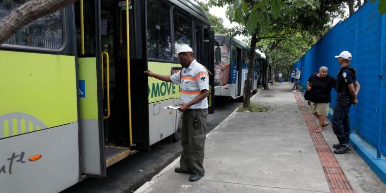 Mais dois ônibus são retirados das ruas de BH por más condições