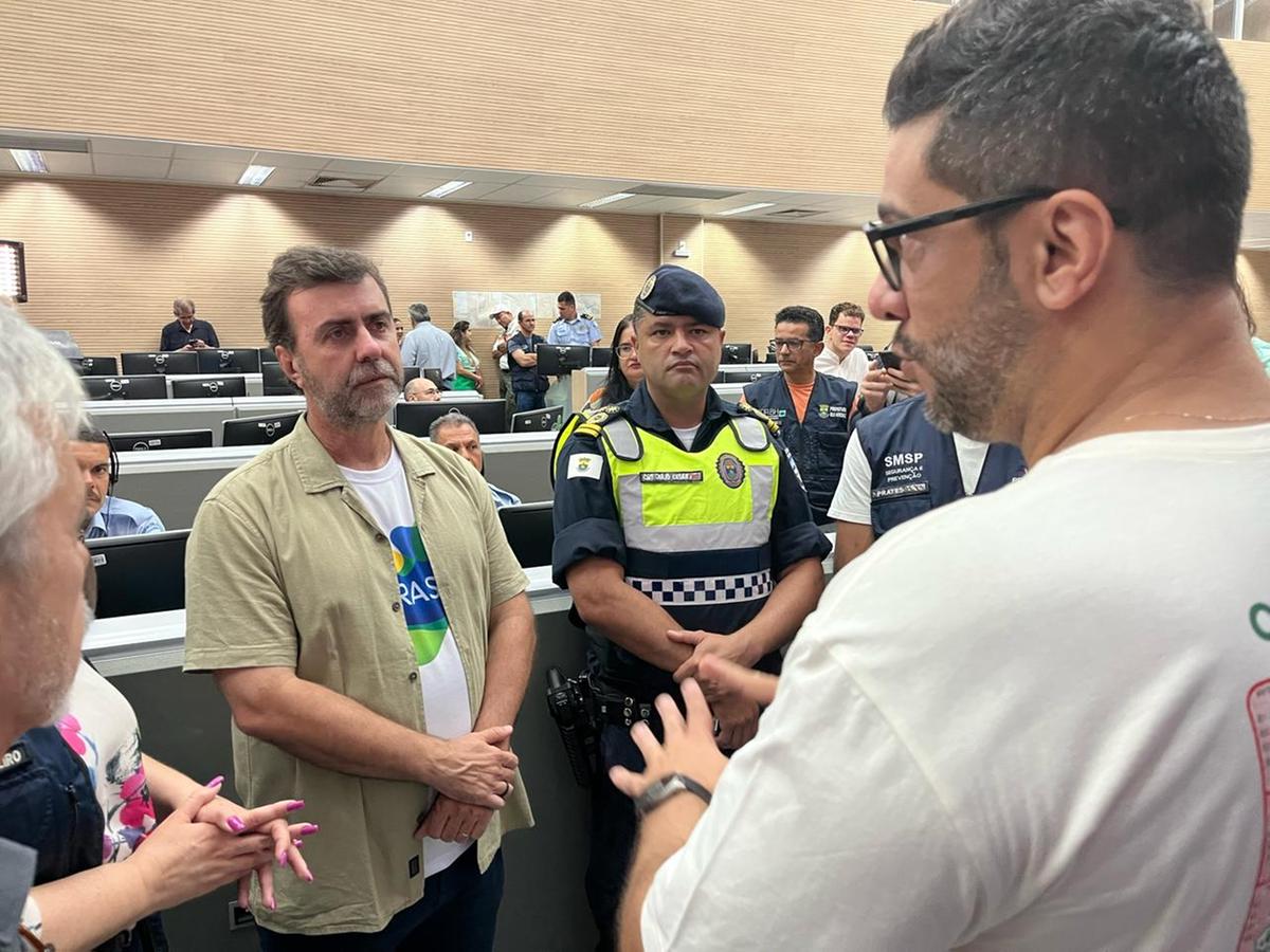 Presidente da Belotur, Gilberto Castro, detalha para Marcelo Freixo o planejamento, estrutura e as ações do COP-BH para o Carnaval. (Raquel Gontijo / Hoje em Dia)