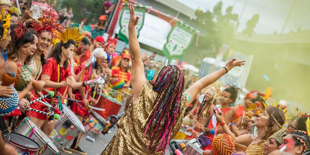 Carnaval: Então, Brilha promete colorir a Contorno e chamar a atenção para  as águas