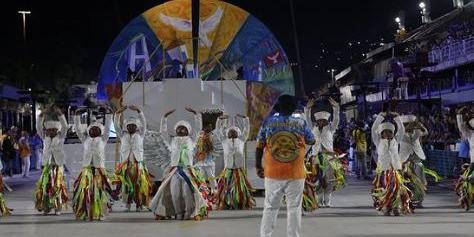 "Catopês: Um céu de fitas" foi o tema da Acadêmicos de Niterói no Carnaval 2024 (Reprodução / Riotur)